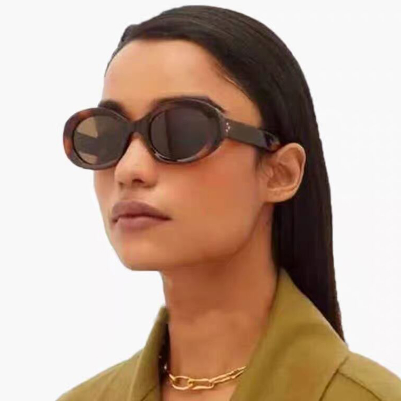 Street Fashion Photo - Versatile Fashion Sunglasses New Oval Frame
